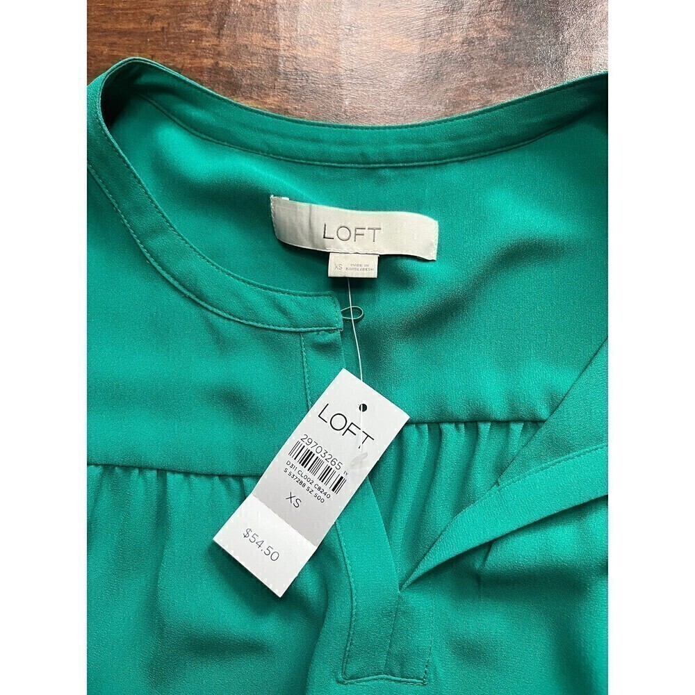 Loft Womens Sleeveless Tank Blouse Top NWT Green Size XS - Picture 2 of 5